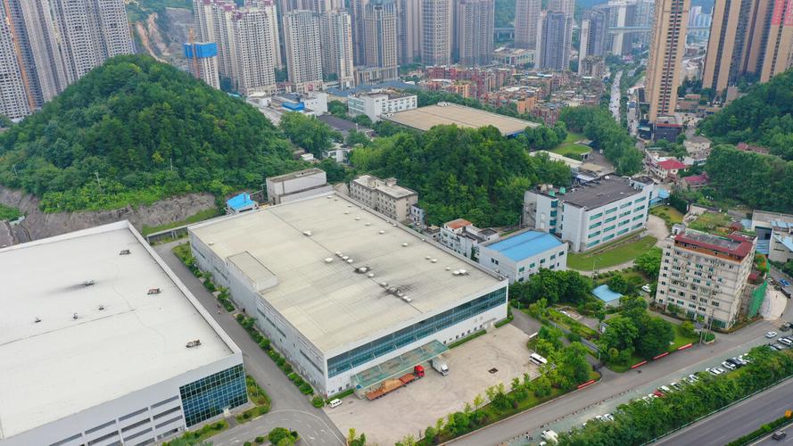 益佰制药贵州省首家上市民营企业目前总市值4609亿工厂占地4844万员工